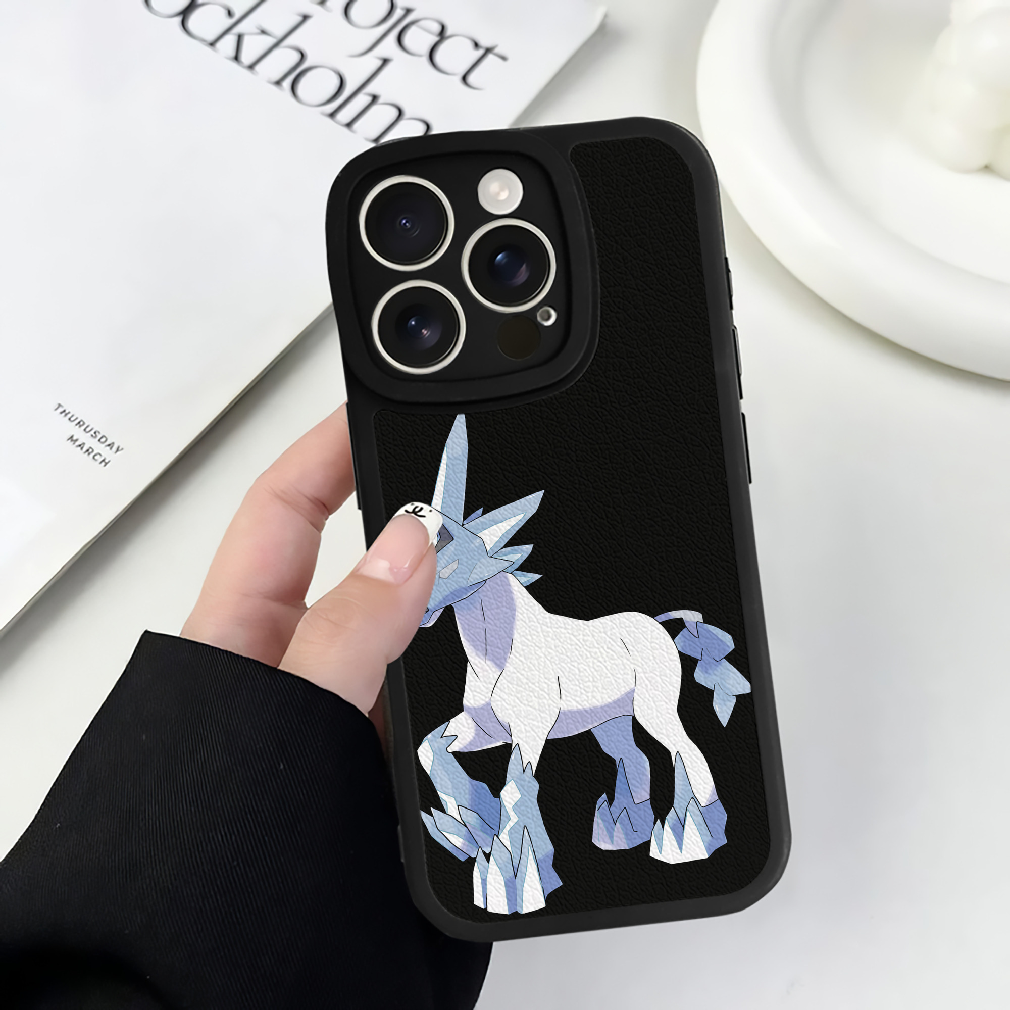 （画像用） ポケットモンスター Pokémon 【iPhone 16シリーズ対応】シリコンスマホケース（レザー調） 材質：シリコン